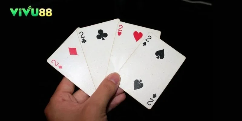 Người chơi nhận được tứ quý 2 được tính là thắng trắng trong ván chơi